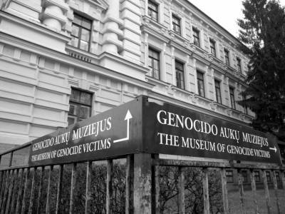 Спикер сейма Литвы обсудит с работниками Центра исследования геноцида ситуацию внутри