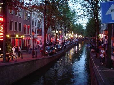В Амстердаме закрывают квартал красных фонарей и мира