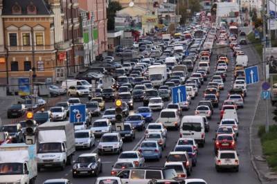 Киев сковали пробки: На каких улицах и мостах затруднено движение