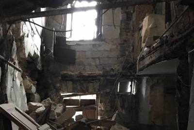 В жилом доме Одессы обрушилась лестничная клетка: жильцов эвакуировали спасатели