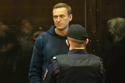 В Мосгорсуде решают вопрос о замене условного срока Навальному