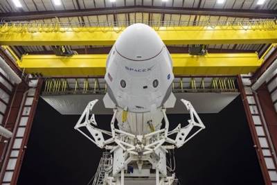SpaceX хочет до конца года запустить корабль с гражданским экипажем