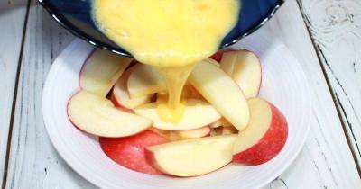Залейте яблоки яйцами и испеките яблочное объедение