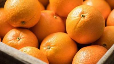Курьез: друзья съели ящик апельсинов, чтобы не переплачивать за багаж в аэропорту