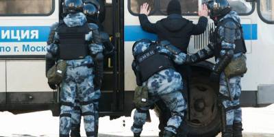 В Москве на акциях в поддержку Навального задержали более 100 человек — правозащитники