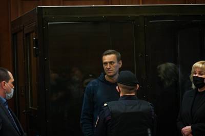 В Москве начался суд над Навальным: У здания суда начались задержания