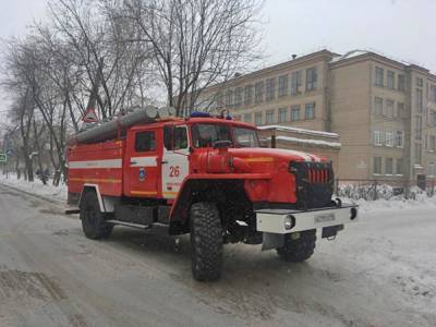 На Среднем Урале загорелась школа: пострадали две ученицы