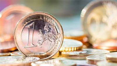 Курс евро 2 февраля растет к доллару в рамках коррекции
