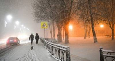 Минус шесть градусов и метель: Латвию снова занесет снегом