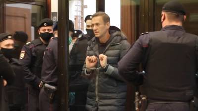 Видео из зала Мосгорсуда, где решается вопрос о замене Навальному условного срока на реальный