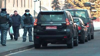 60 минут. Иностранные дипломаты съехались на судебное заседание по делу Навального