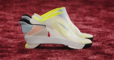 Nike представила кроссовки, которые можно надевать без помощи рук