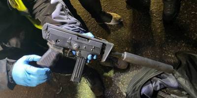 В Киеве обстреляли авто: злоумышленников задержали