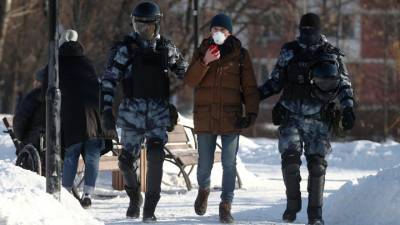 У Мосгорсуда задержаны более 200 человек