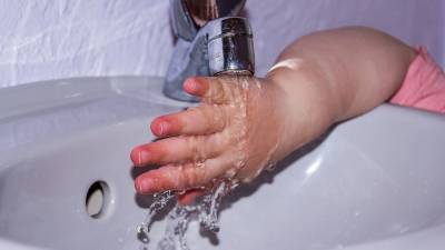 СК проведет проверку в детсаду, где ребенок получил ожоги при мытье рук