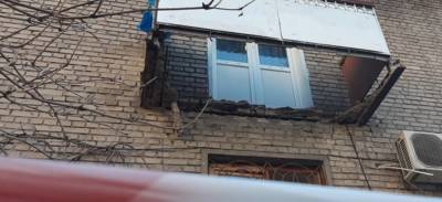 В центре Харькова рухнул балкон прямо возле подъезда: жуткие кадры