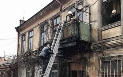 В Одессе произошло обрушение в двухэтажном доме, жильцов эвакуировали