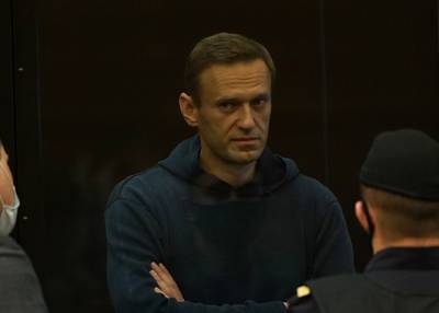 Песков заявил, что Путин не следит за судебным процессом в отношении Навального