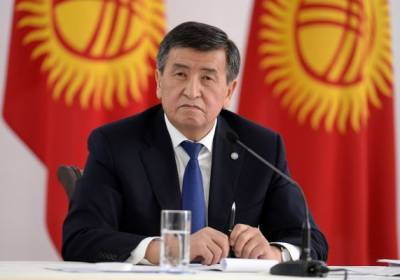Экс-президент Киргизии Жээнбеков с семьей покинул страну