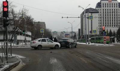 В Тюмени около ЦУМа произошло ДТП