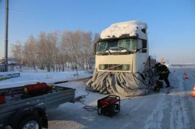 Ехавшая в Кузбасс фура замёрзла на трассе перед Красноярском