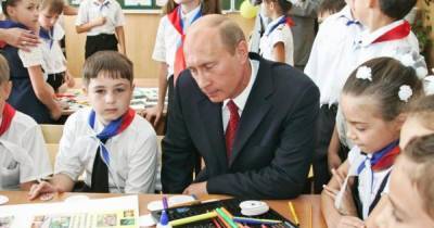 В школах РФ появятся "воспитатели", которые будет говорить с детьми о политике и митингах