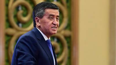 Экс-президент Киргизии Сооронбай Жээнбеков покинул стану