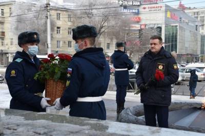 В Рязани в день разгрома фашистов под Сталинградом возложили цветы к Монументу Победы