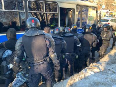 Число задержанных возле здания Мосгорсуда возросло до 355 человек