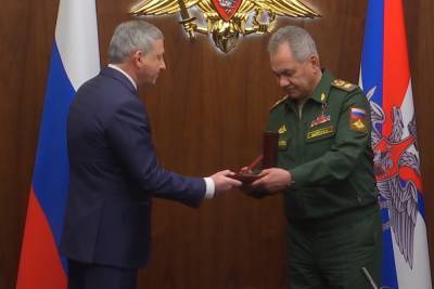 Битаров вручил Шойгу знак почетного гражданина Северной Осетии
