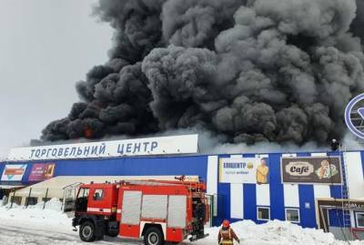 Под Николаевым сильный пожар в "Эпицентре"