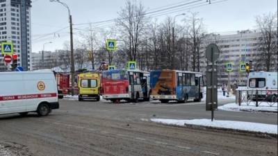 В Петербурге в ДТП с маршрутками пострадали 4 человека
