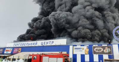 В Первомайске пылает "Эпицентр": гипермаркет строительных материалов поджег посетитель (видео)