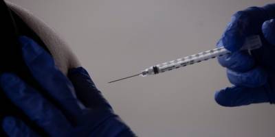 Вакцинация от коронавируса в Украине: когда начнется, как на нее записаться, сколько будет стоить и какая будет вакцина — главное