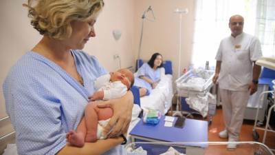 Матери через пуповину передают младенцам иммунитет к коронавирусу
