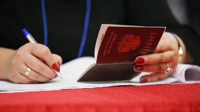 Узбеки выстроились за паспортом с двуглавым орлом