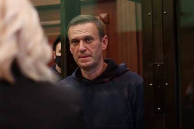 Навальный потребовал немедленно освободить его