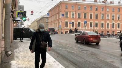 Распространение коронавируса в Петербурге снизилось на треть