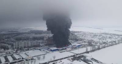 Появилось видео масштабного пожара в "Эпицентре" Первомайска с высоты птичьего полета