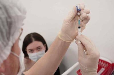 Гинцбург назвал предполагаемый срок защиты от коронавируса вакциной «Спутник V»