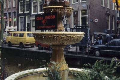 Район красных фонарей в Амстердаме могут перенести на окраину города