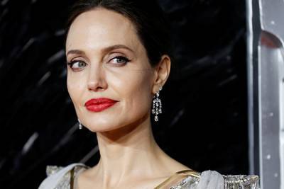 Анджелина Джоли рассказала о жизни по соседству с бывшим мужем