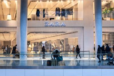 Россиянка выбрала самые нелепые вещи из магазина Zara и вызвала споры в сети