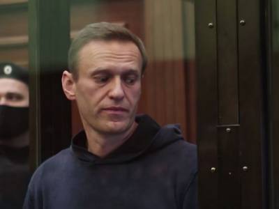 Прокурор просит заменить Навальному условный срок на реальный