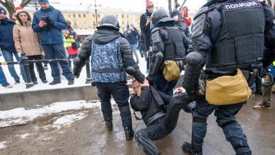 Число арестованных после воскресной акции в Петербурге выросло до 195