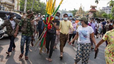 Начало военного переворота в Мьянме попало на видео фитнес-блогера