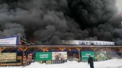 Посетитель спалил торговый центр на Украине и ранил его охранника
