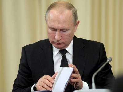 Путин раскритиковал бизнес и призвал усилить контроль за соцсетями