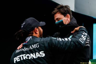 Слухи: Хэмилтон и Mercedes согласовали условия контракта