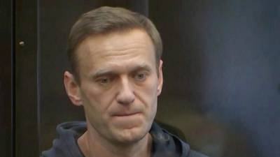 В Мосгорсуде решается вопрос о замене условного срока реальным Алексею Навальному